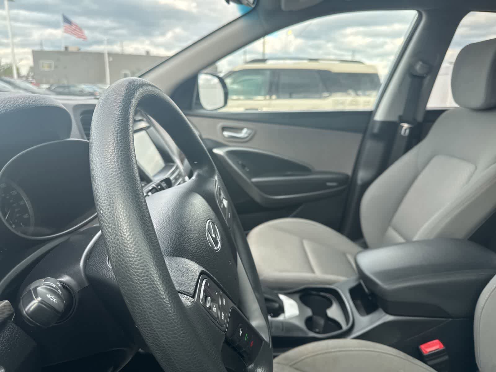 Used 2018 Hyundai Santa Fe SE w/ Cargo Package AWD/4WD image 32