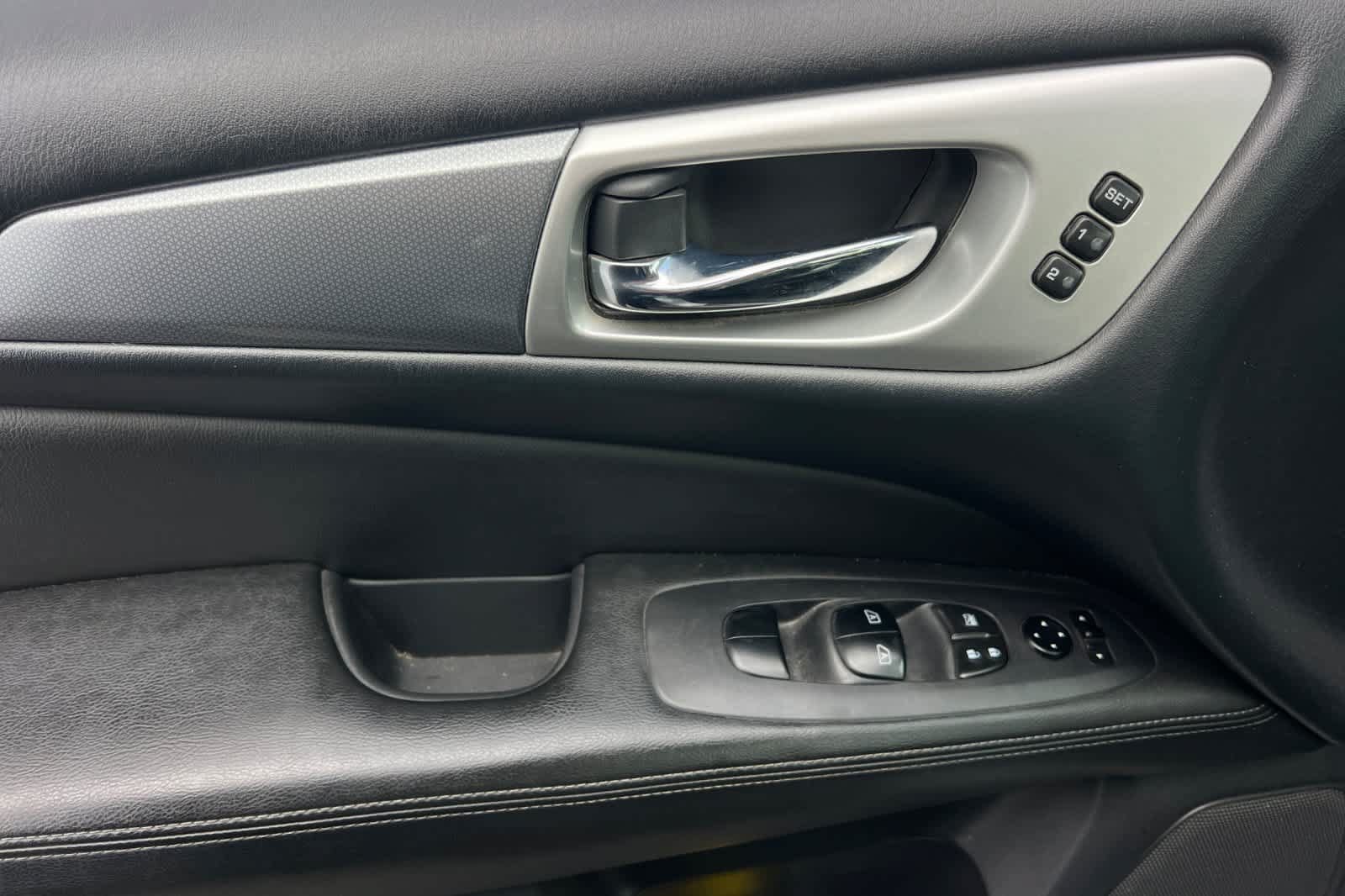 Used 2018 Nissan Pathfinder SL FWD image 13
