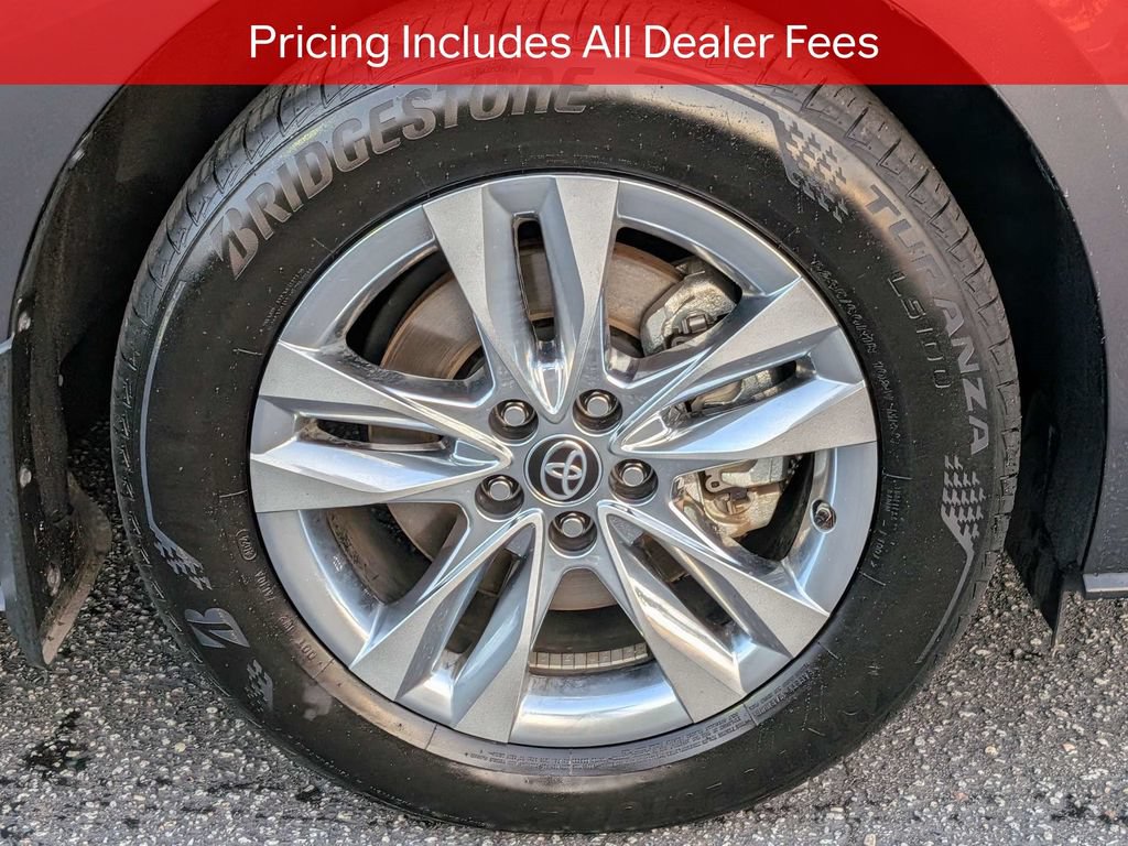Used 2025 Toyota Sienna Limited FWD image 12