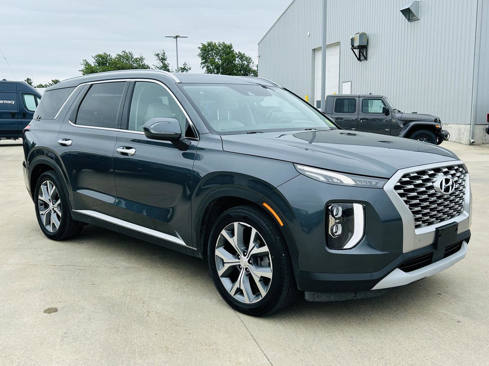 Used 2021 Hyundai Palisade SEL w/ Premium Package AWD/4WD image 2