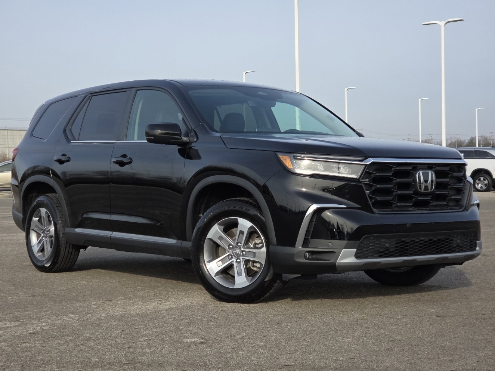 Used 2025 Honda Pilot EX-L image 2