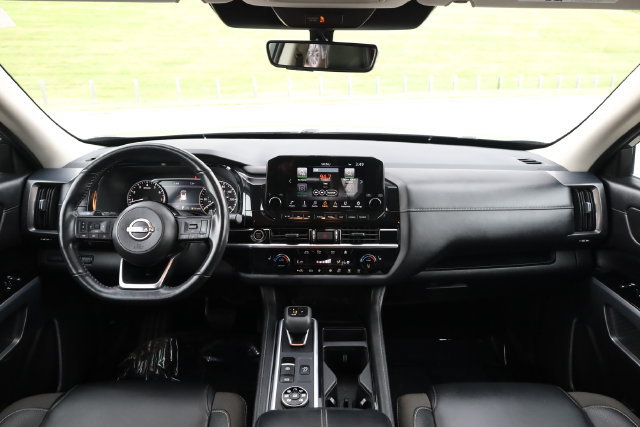 Used 2024 Nissan Pathfinder SL AWD/4WD image 14
