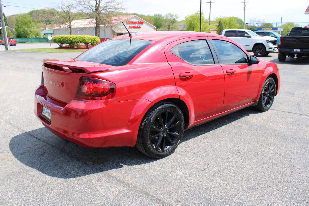 Used 2013 Dodge Avenger SXT w/ Blacktop Pkg FWD image 5