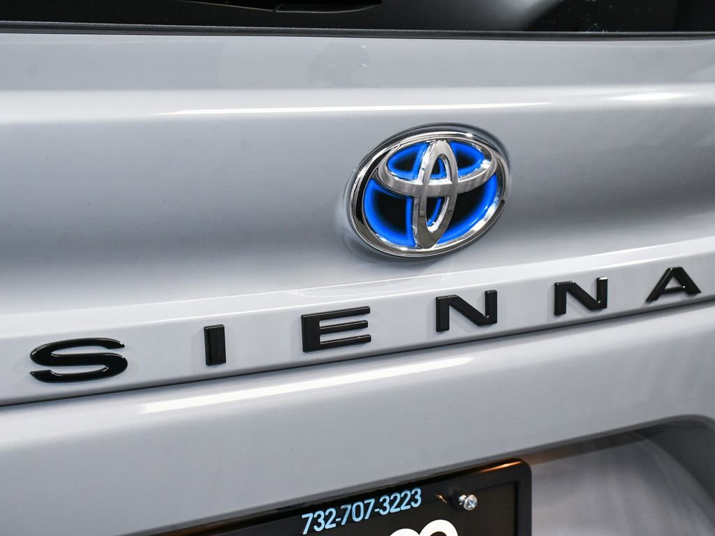 Used 2024 Toyota Sienna XSE image 82