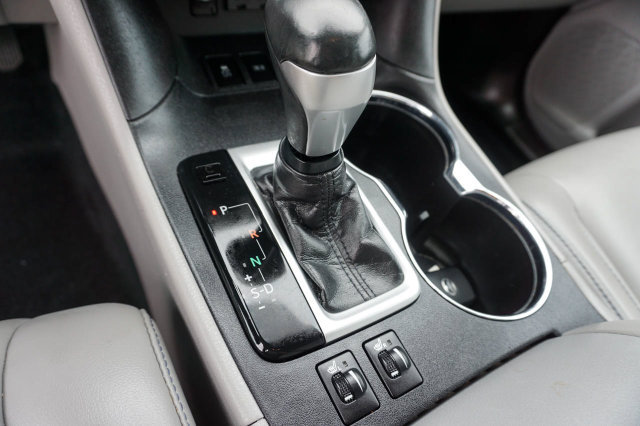 Used 2019 Toyota Highlander XLE FWD image 19