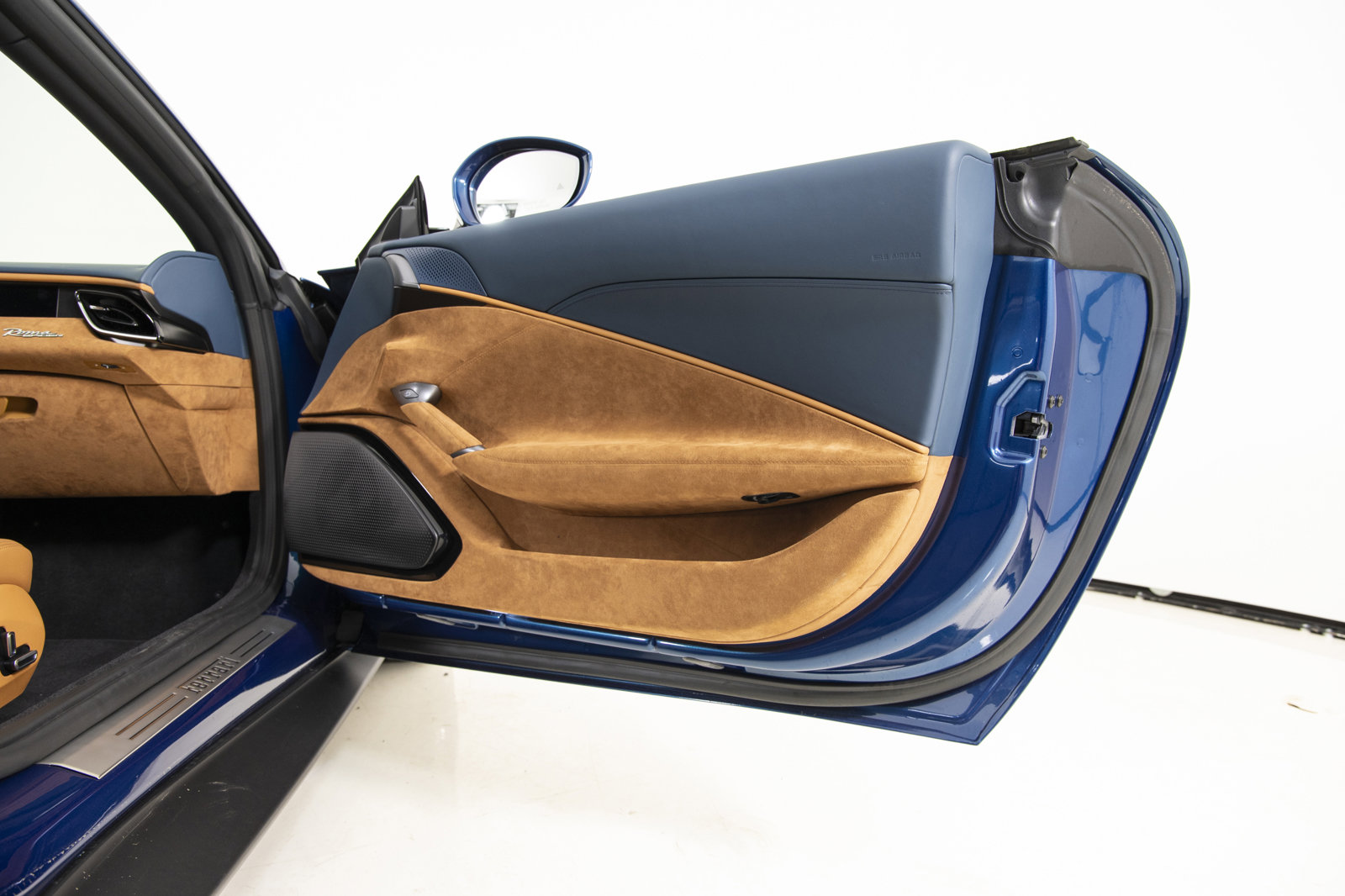 Certified 2025 Ferrari Roma Spider RWD image 23