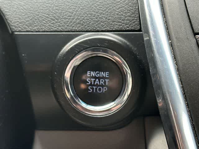 Used 2015 Toyota Camry XLE w/ Convenience Package FWD image 10