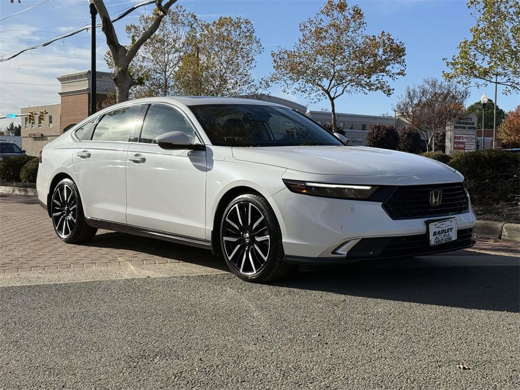 Used 2023 Honda Accord Touring image 1