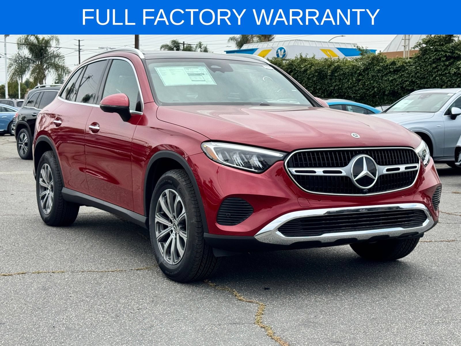 Used 2025 Mercedes-Benz GLC 300 4MATIC image 2