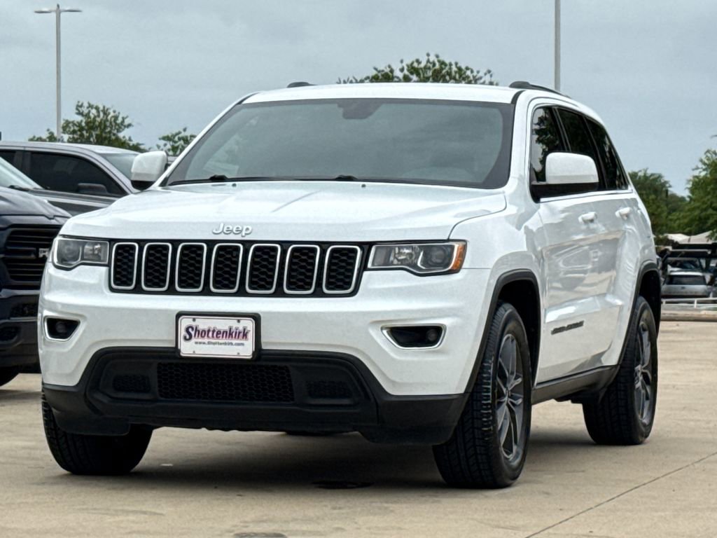 Used 2018 Jeep Grand Cherokee Laredo image 3