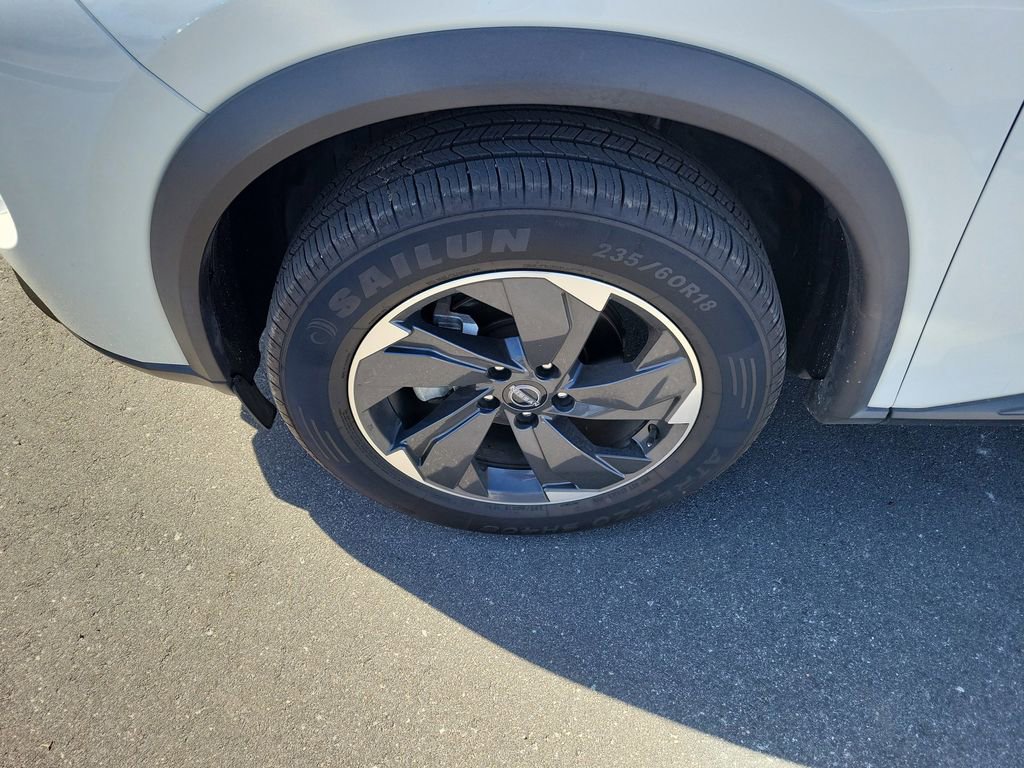 Used 2024 Nissan Rogue SV image 6