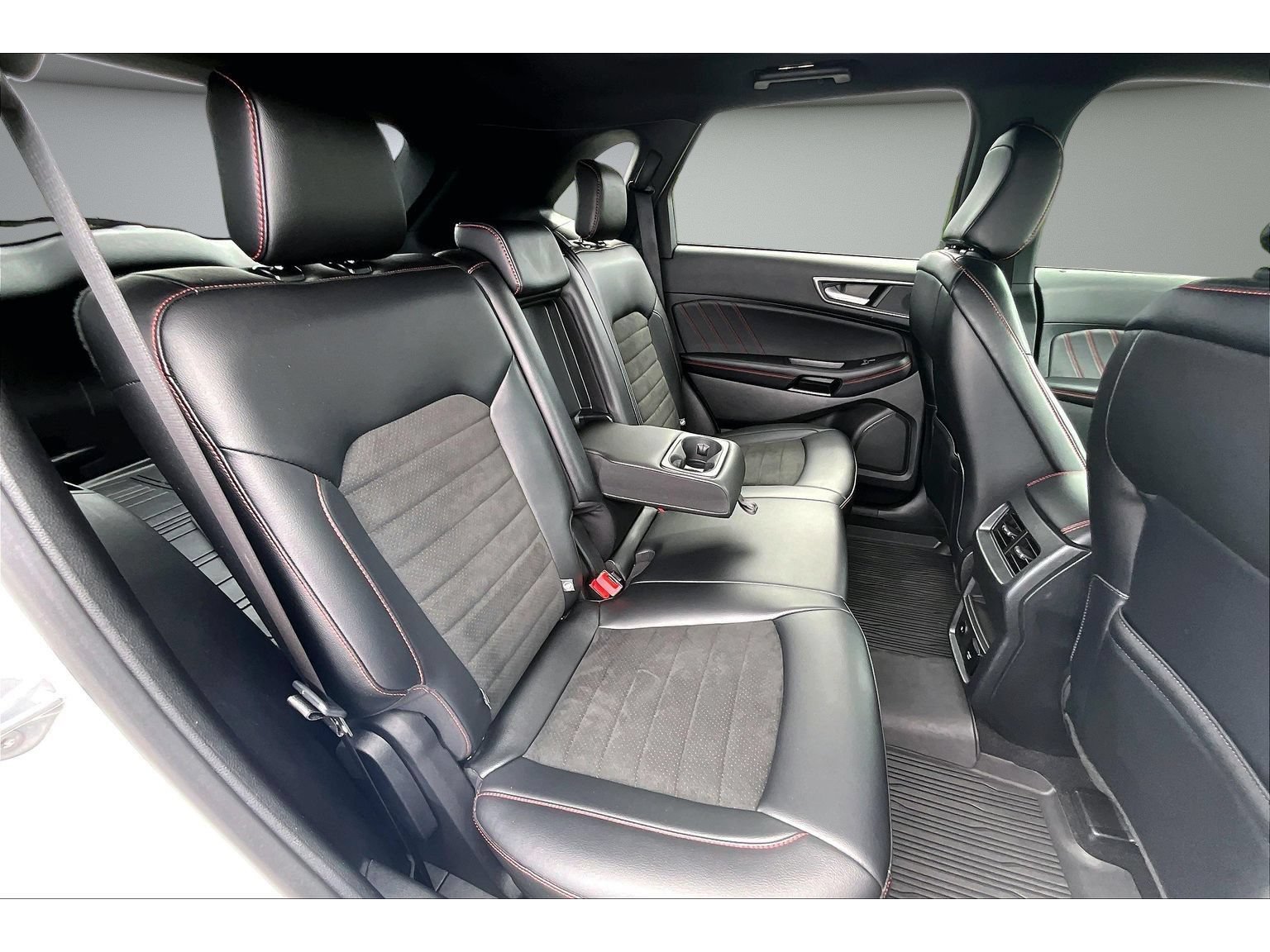 Used 2022 Ford Edge ST-Line w/ Class II Trailer Tow Package AWD/4WD image 38