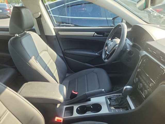 Used 2021 Volkswagen Passat 2.0T SE FWD image 2