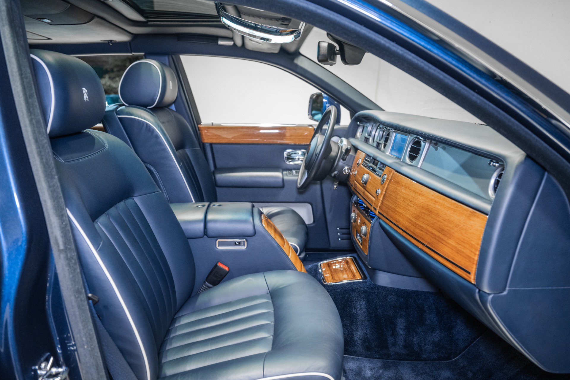 Used 2011 Rolls-Royce Phantom Sedan RWD image 48