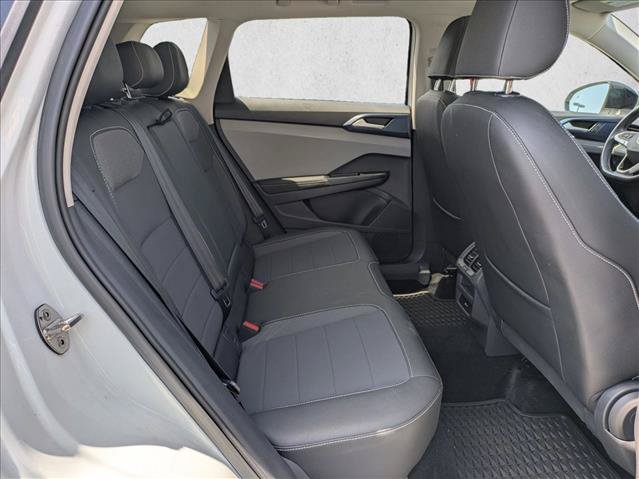Used 2024 Volkswagen Taos SE w/ Panoramic Sunroof Package FWD image 19