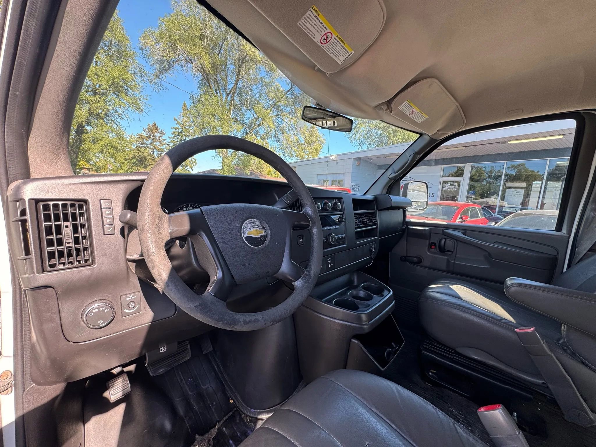 Used 2011 Chevrolet Express 2500 image 2