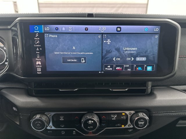 Used 2025 Jeep Wrangler Unlimited Rubicon w/ Technology Group AWD/4WD image 14