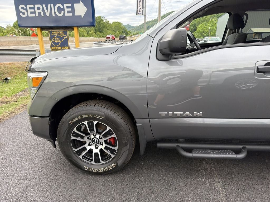 Used 2023 Nissan Titan SV w/ SV Convenience Package AWD/4WD image 10