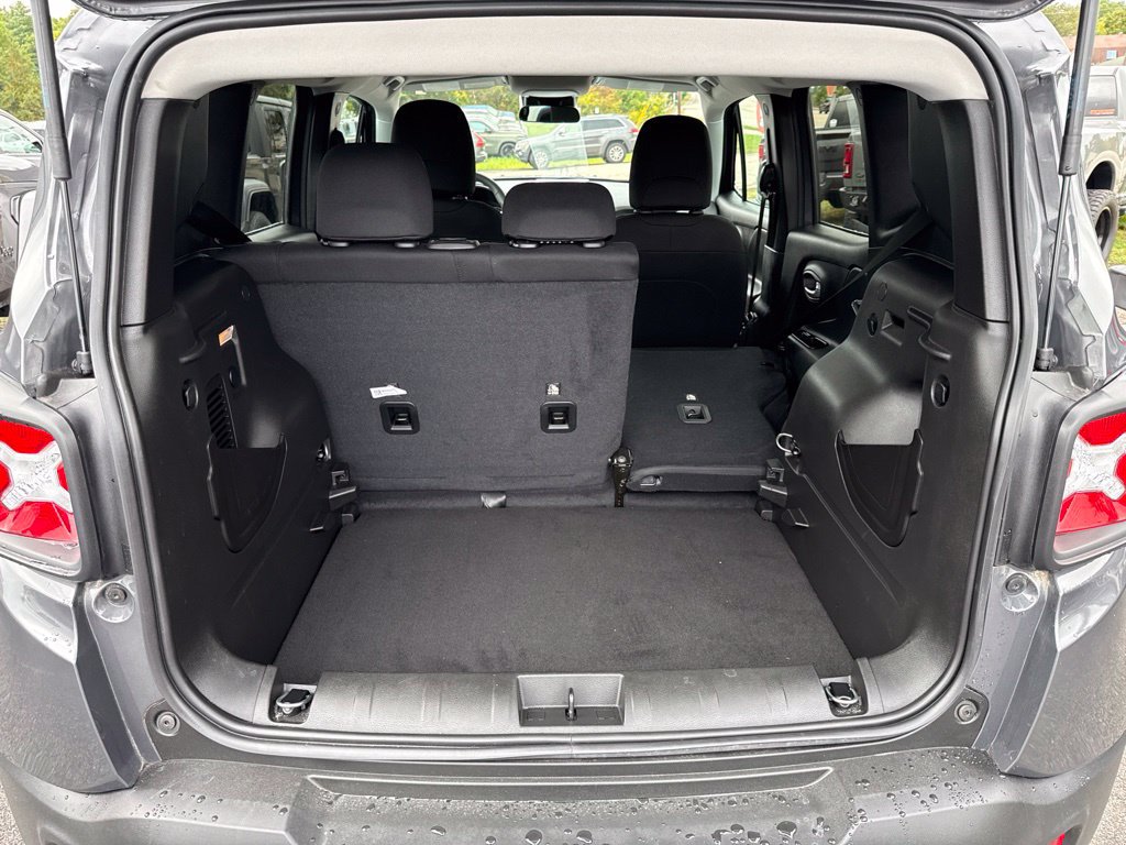Certified 2023 Jeep Renegade Latitude AWD/4WD image 23