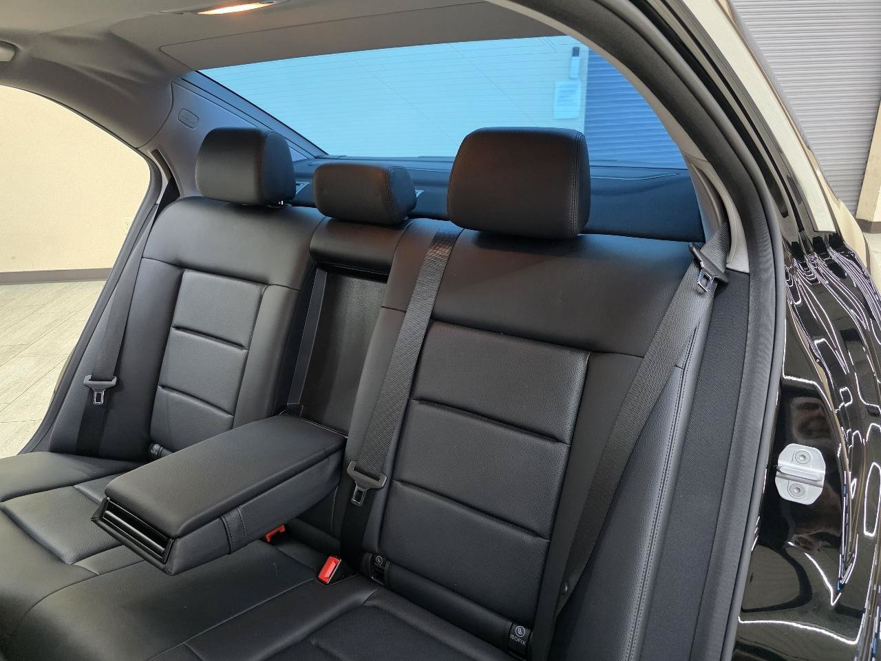 Used 2010 Mercedes-Benz E 350 Sedan image 25