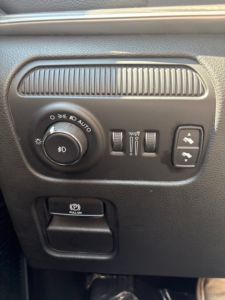 Used 2023 Jeep Wagoneer Series II AWD/4WD image 18