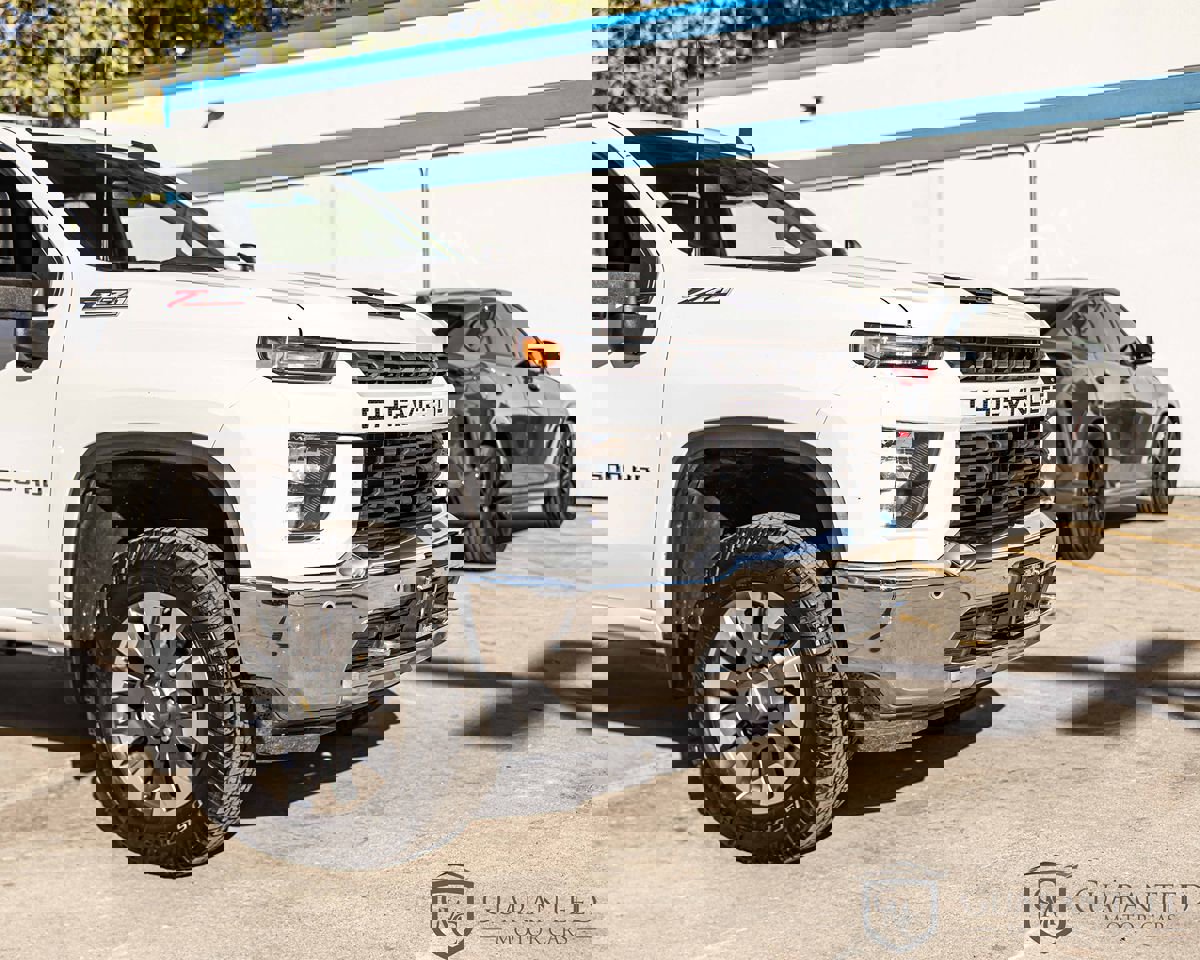 Used 2022 Chevrolet Silverado 2500 Custom w/ Custom Value Package image 3