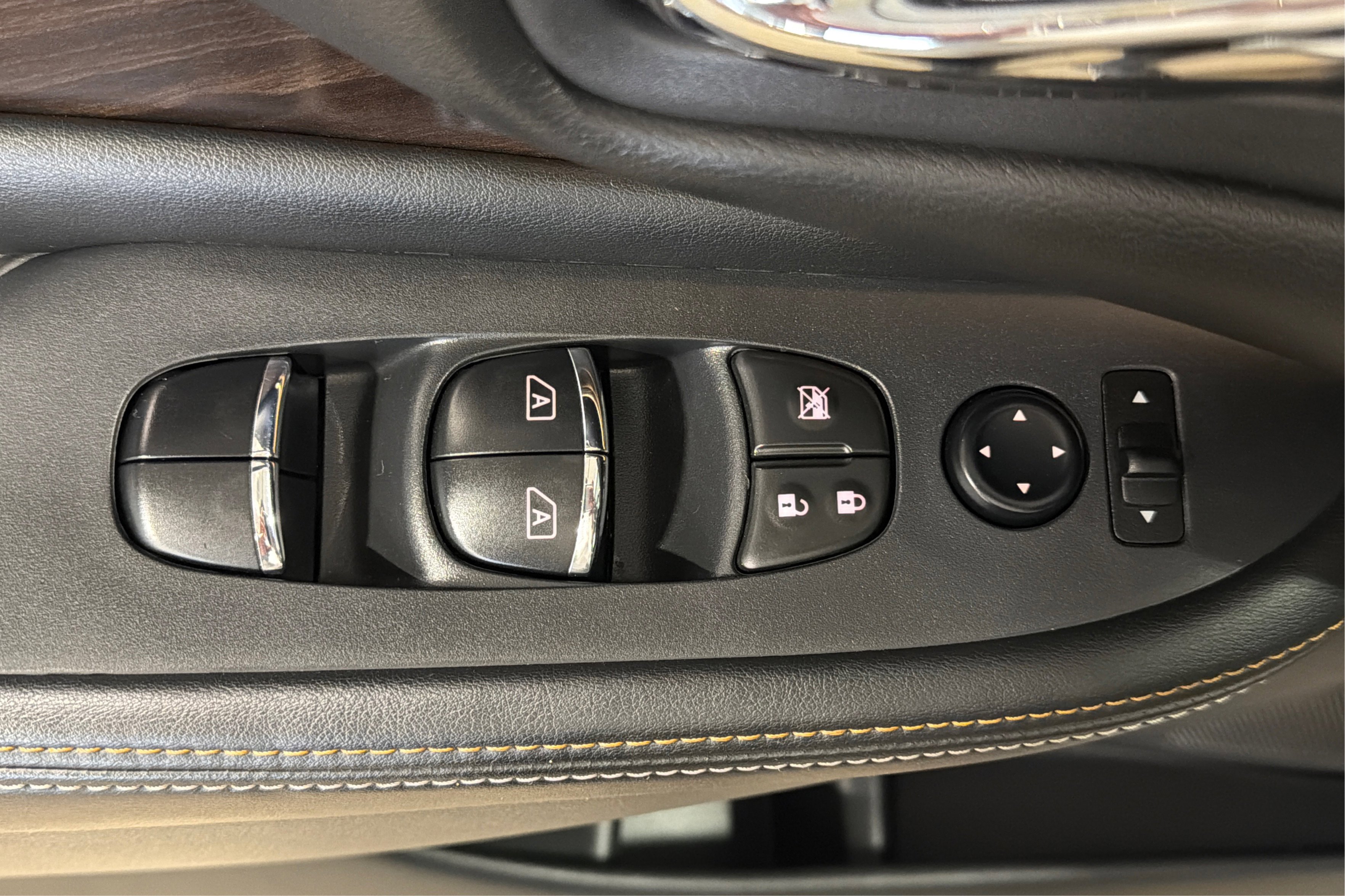 Used 2024 Nissan Murano Platinum AWD/4WD image 16
