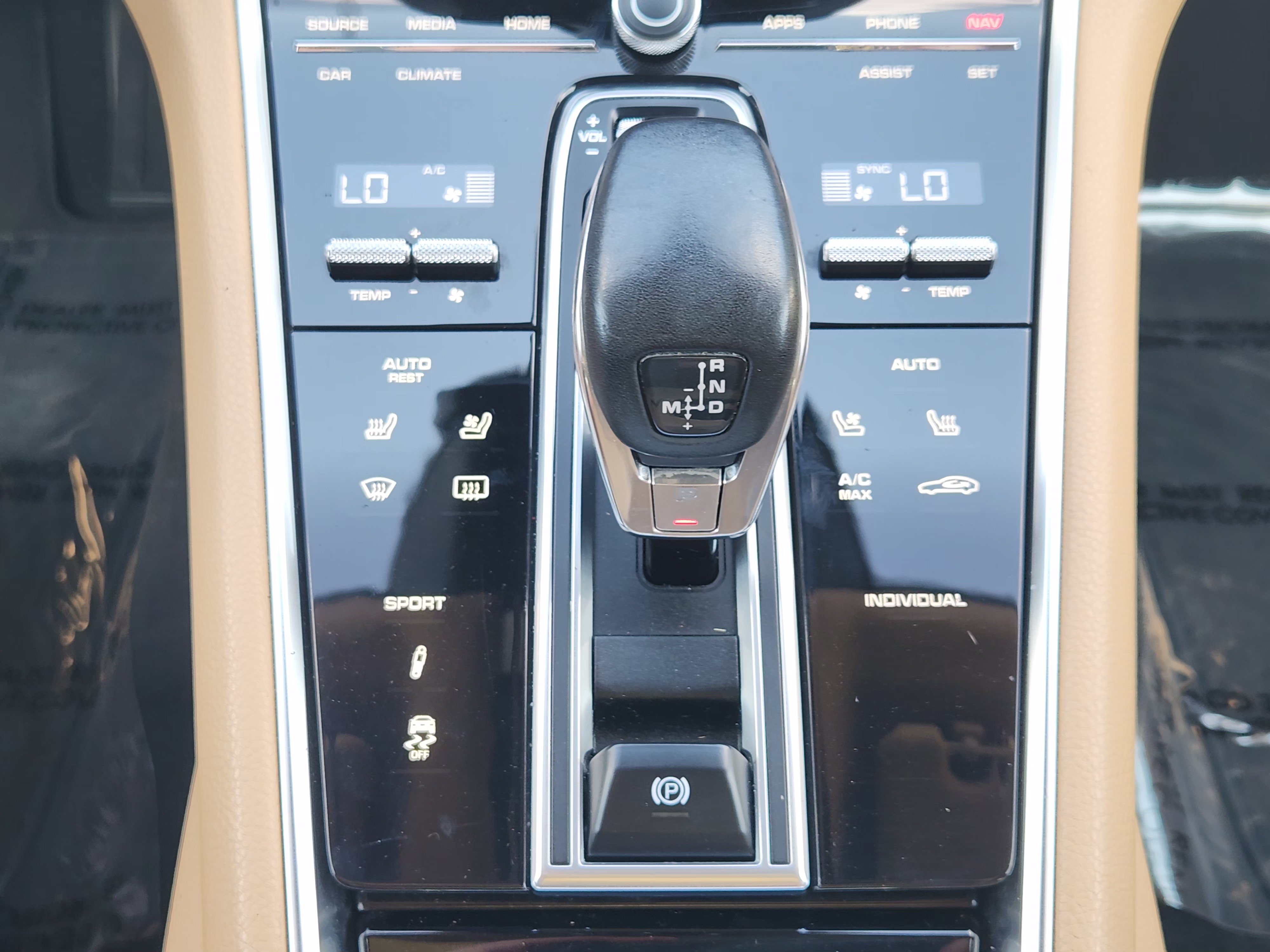 Used 2018 Porsche Panamera 4 AWD/4WD image 19