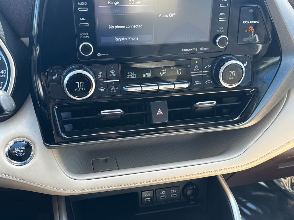 Used 2022 Toyota Highlander XLE AWD/4WD image 26