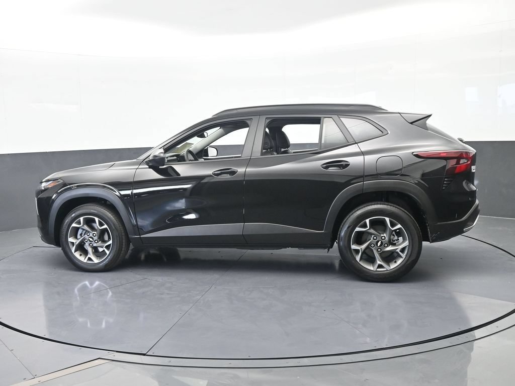 Used 2025 Chevrolet Trax LT FWD image 3
