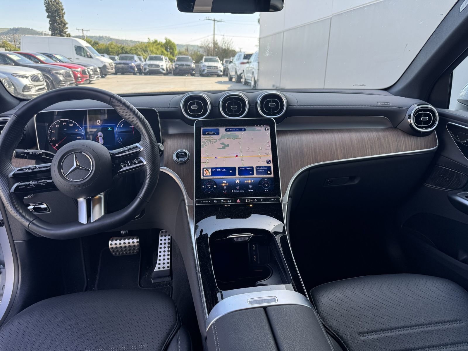 Used 2025 Mercedes-Benz GLC 350e image 8