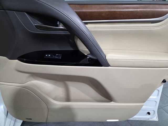 Used 2016 Lexus LX 570 4WD w/ Luxury Package image 13