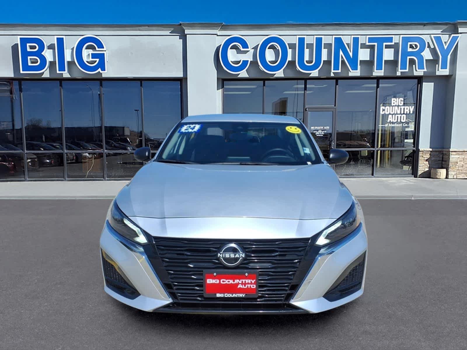 Used 2024 Nissan Altima 2.5 SV FWD image 2