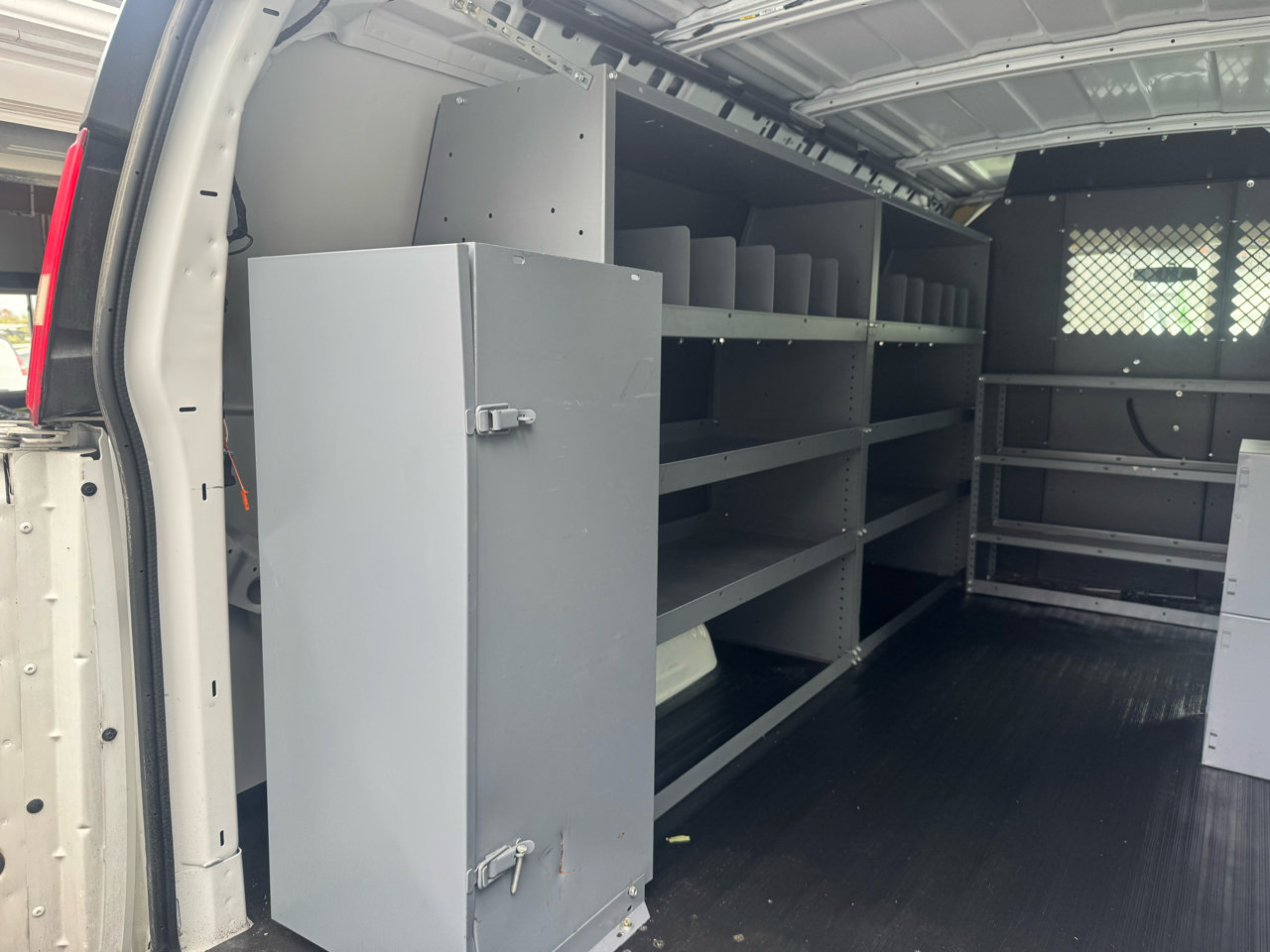 Used 2012 Chevrolet Express 2500 image 21