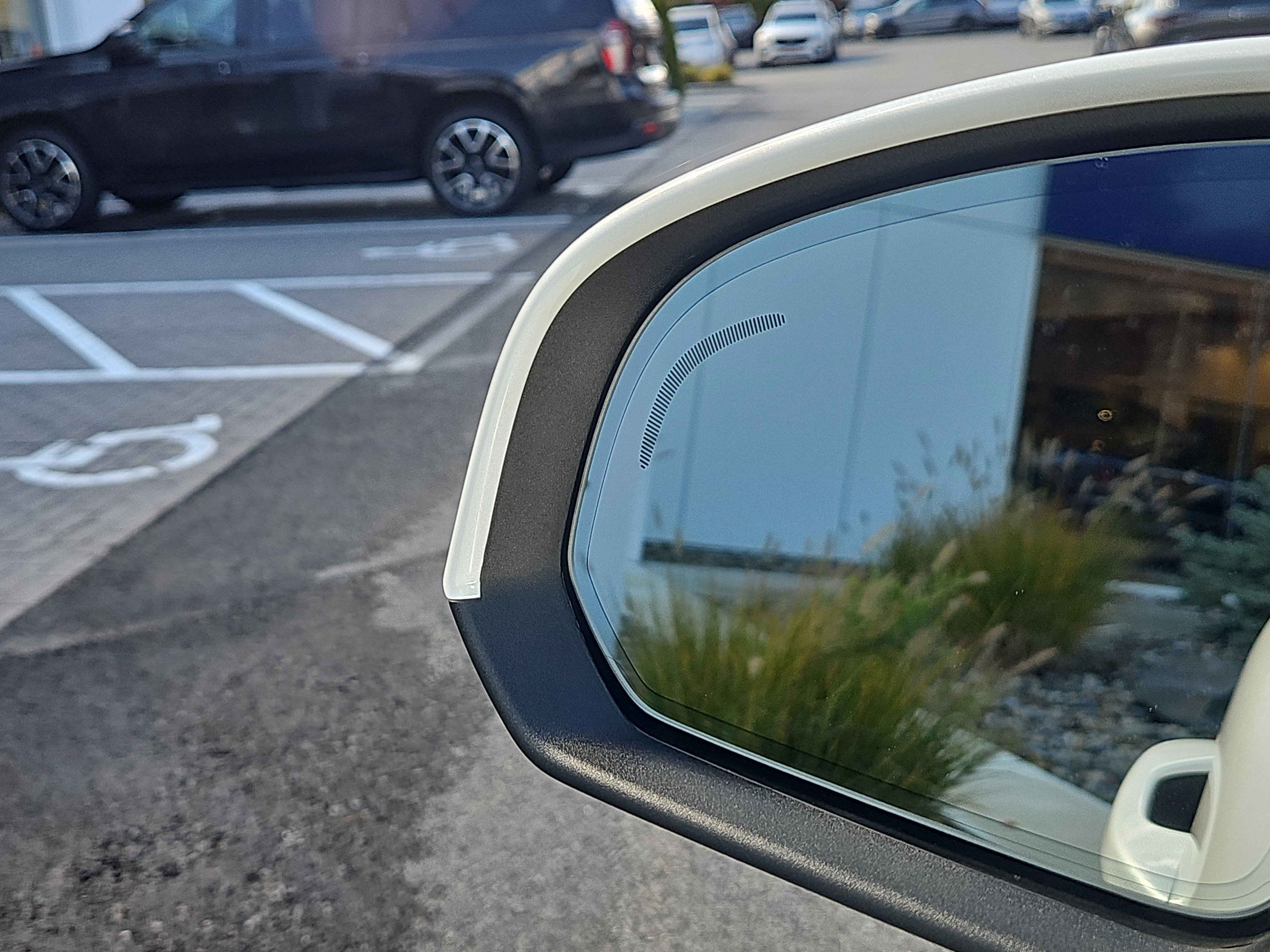 Used 2025 Volvo XC40 B5 Plus w/ Protection Package Premier image 18