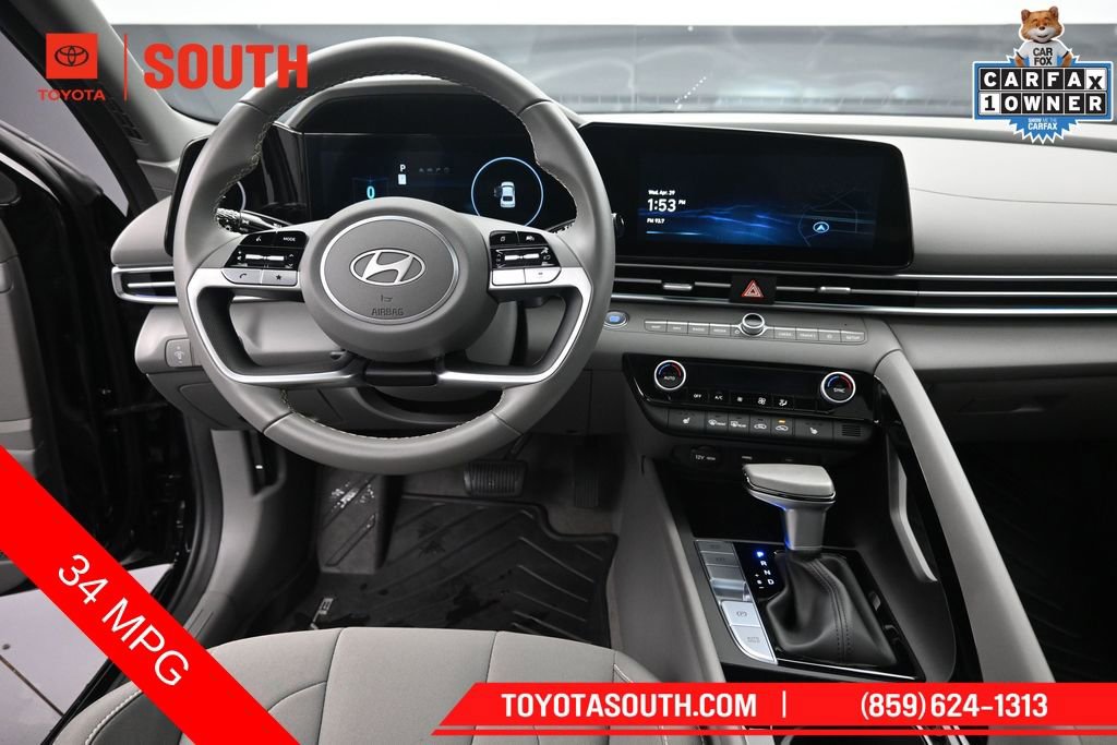 Used 2025 Hyundai Elantra SEL FWD image 11