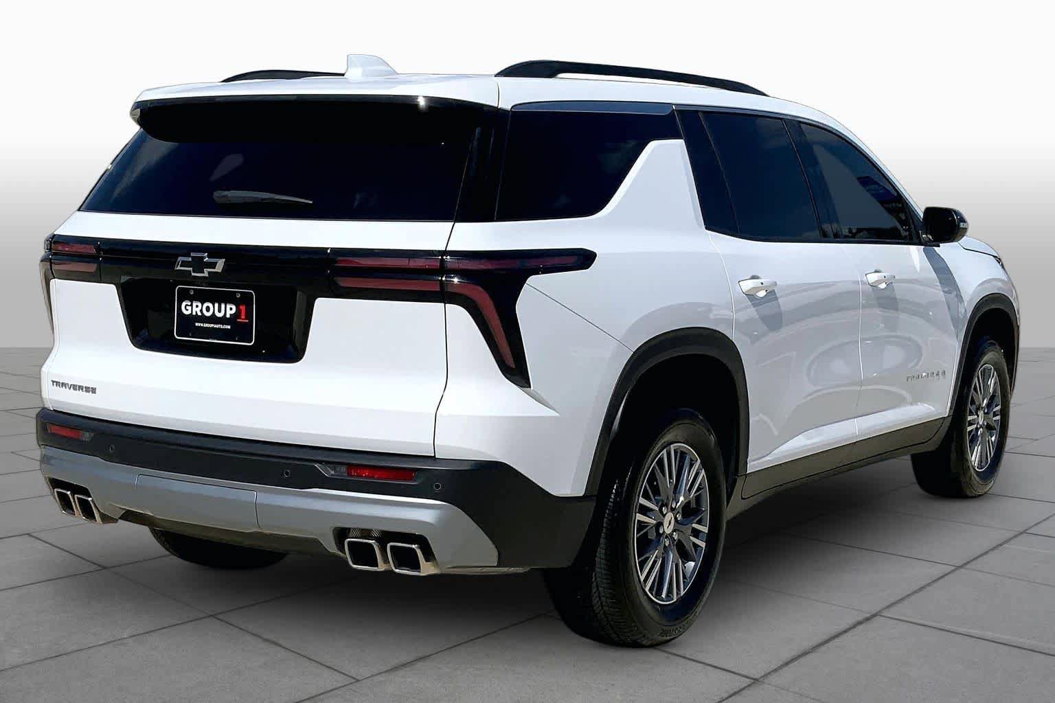 Used 2025 Chevrolet Traverse LT w/ LPO, Floor Liner Package FWD image 13