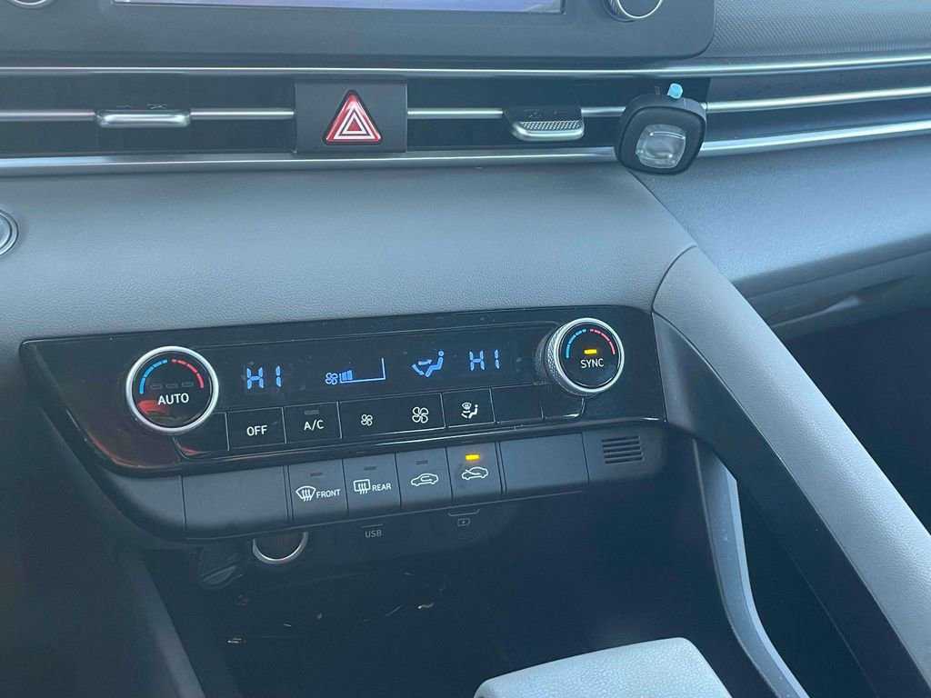 Used 2023 Hyundai Elantra SEL image 27