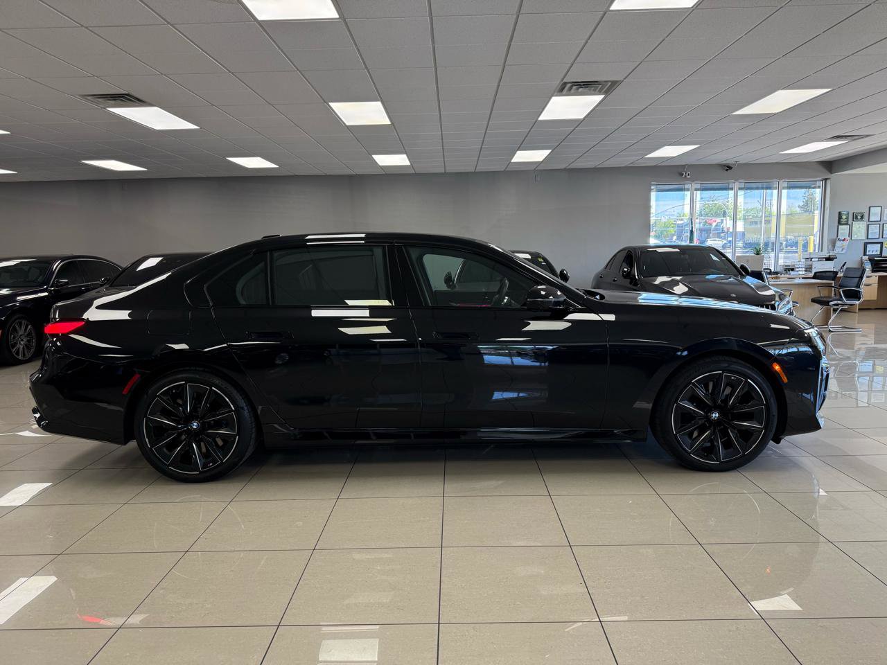 Used 2023 BMW 760i xDrive image 6