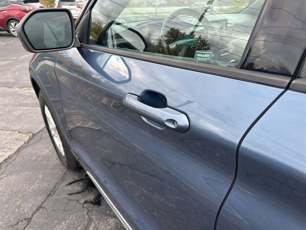 Used 2020 Ford Explorer XLT w/ Equipment Group 202A image 11