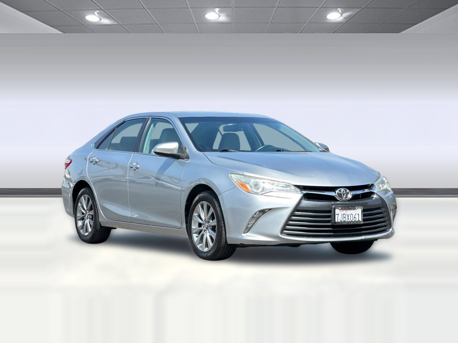 Used 2015 Toyota Camry XLE w/ Convenience Package FWD image 6
