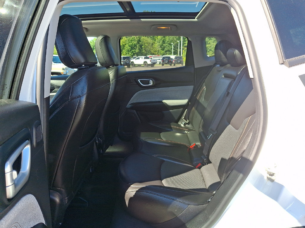 Used 2022 Jeep Compass Latitude w/ Sun and Sound Group AWD/4WD image 11