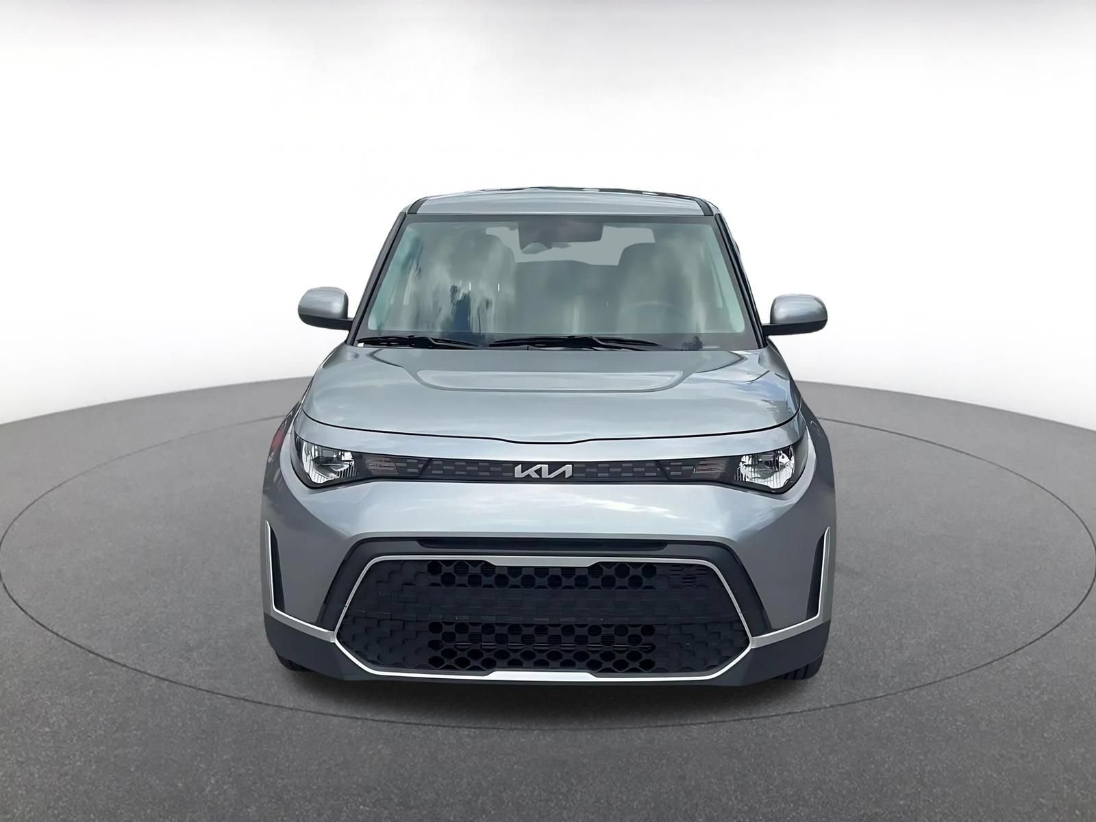 Used 2025 Kia Soul LX w/ LX Technology Package FWD image 4