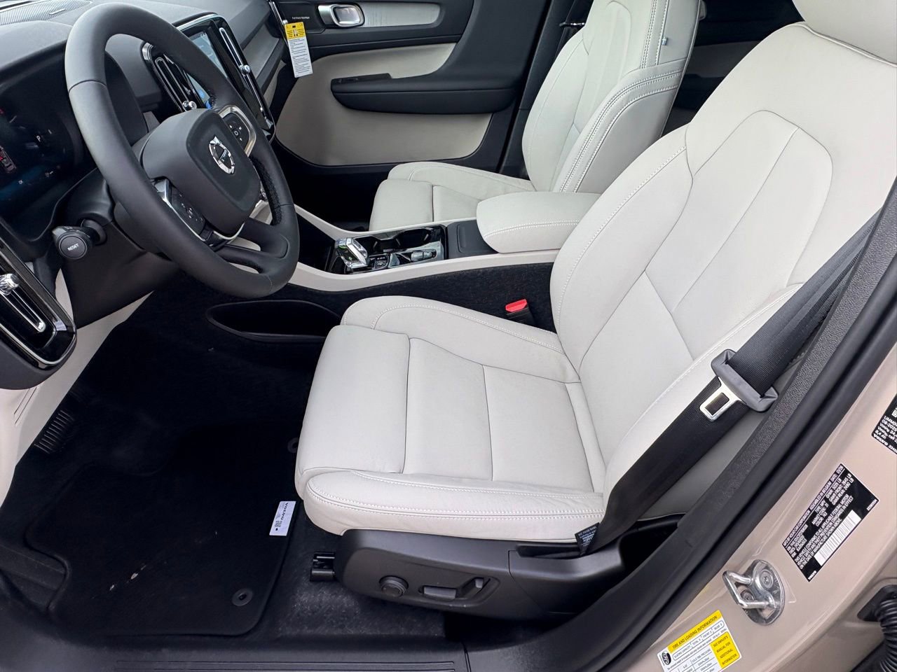 New 2026 Volvo XC40 B5 Plus w/ Protection Package Premier AWD/4WD image 18