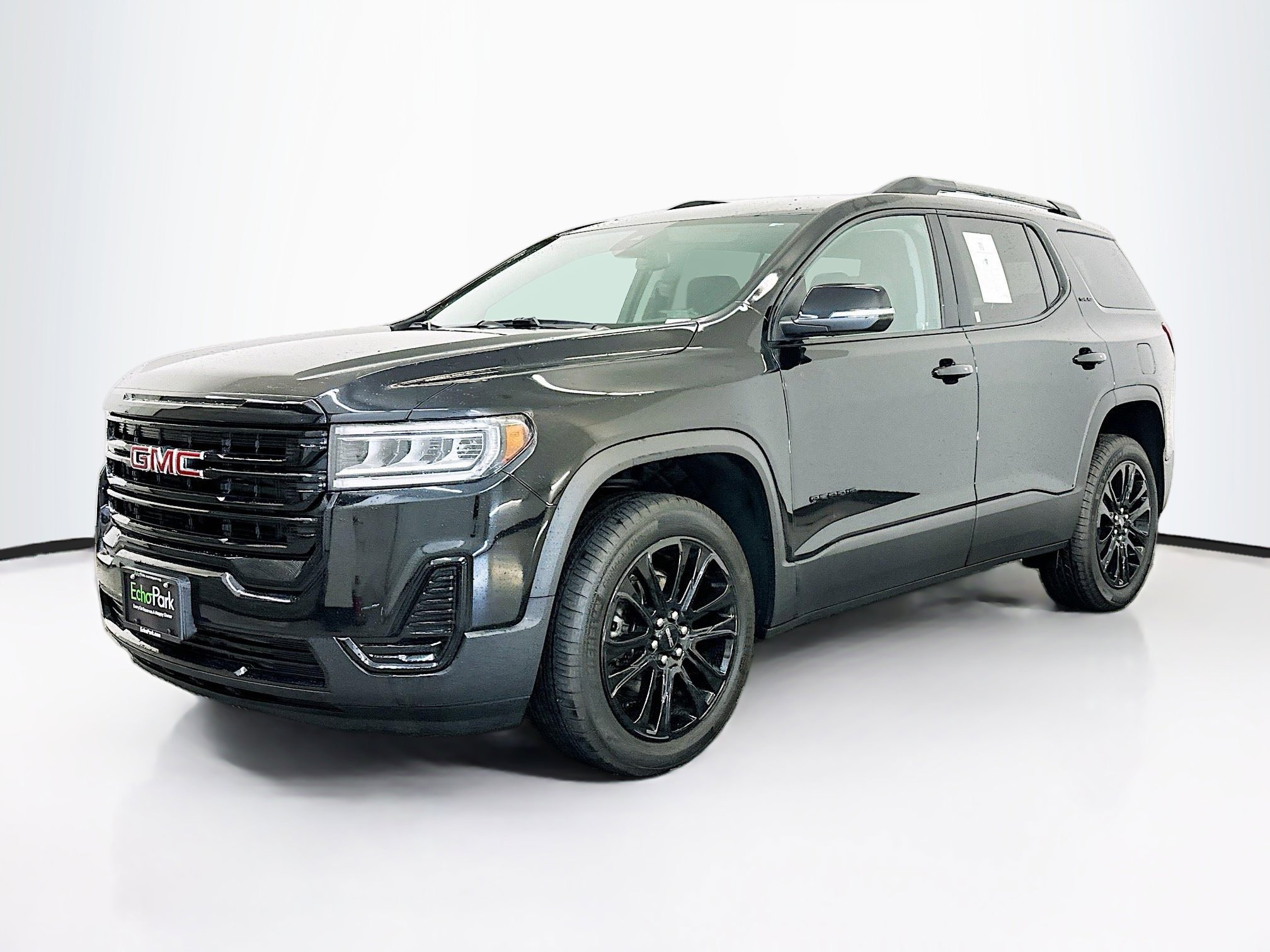 Used 2023 GMC Acadia SLE w/ Driver Convenience Package image 3