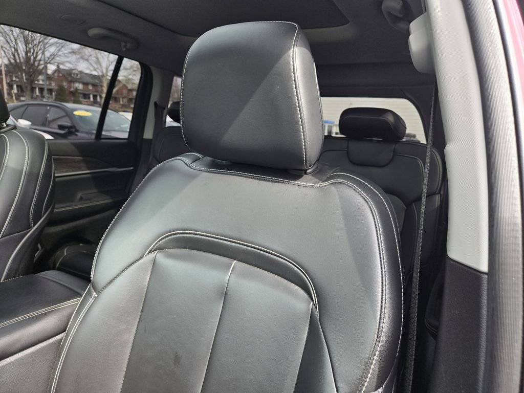 Used 2023 Jeep Grand Cherokee 4WD 4xe image 11