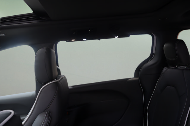 New 2027 Chrysler Pacifica Limited FWD image 26