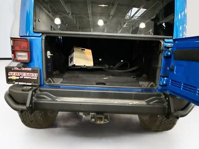 Used 2015 Jeep Wrangler Unlimited Rubicon w/ Connectivity Group image 25