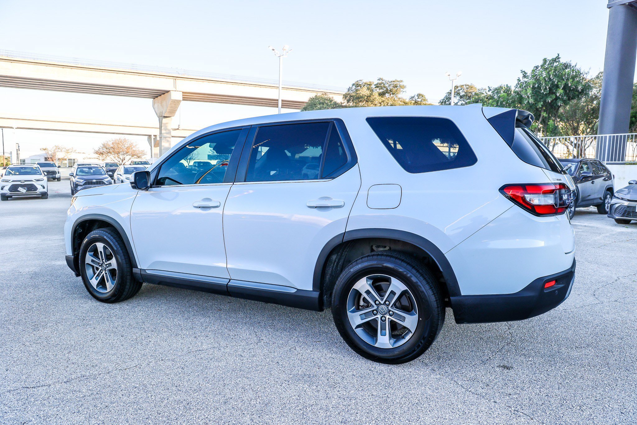 Used 2024 Honda Pilot EX-L image 10