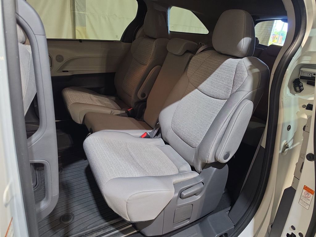 Used 2021 Toyota Sienna LE FWD image 23